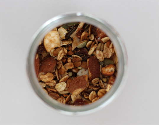 Simple homemade low carb granola Thumbnail